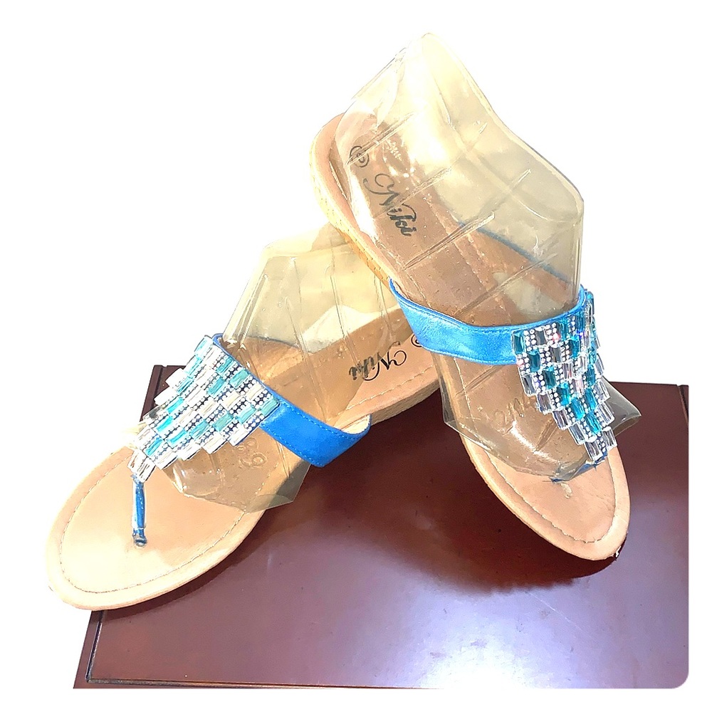 3/15🔥 Blue Bling sandals